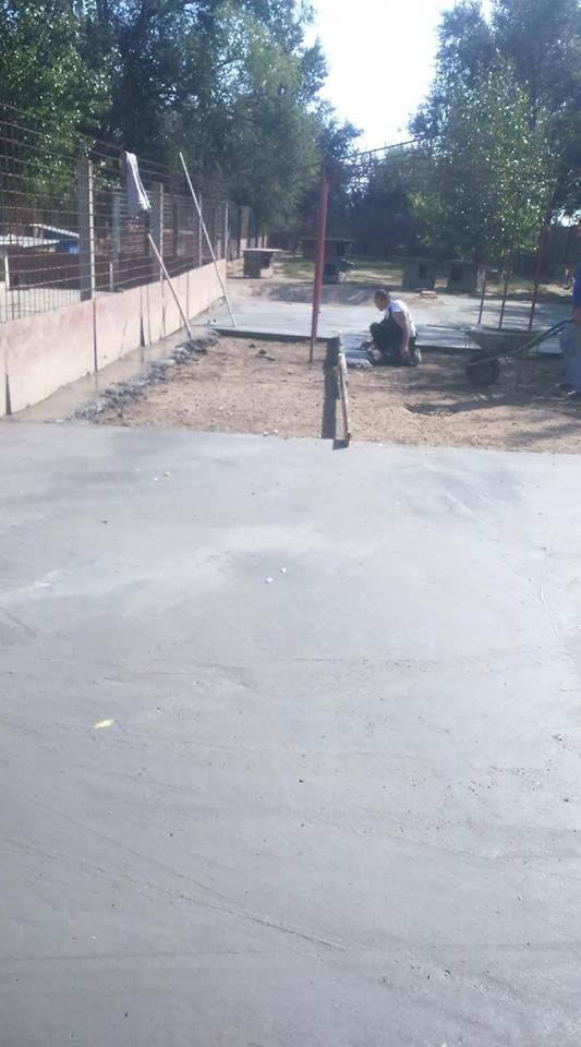 2018 10 pool yard ciment